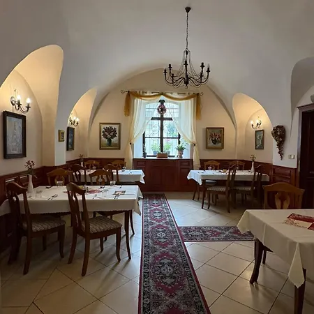 Penzión pre hostí Phoenix 2*